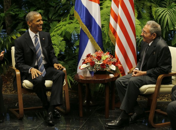 Ra&uacute;l Castro recibe a Barack Obama en el Palacio de la Revoluci&oacute;n